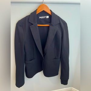 Blazer that feels like a sweatshirt (black)
